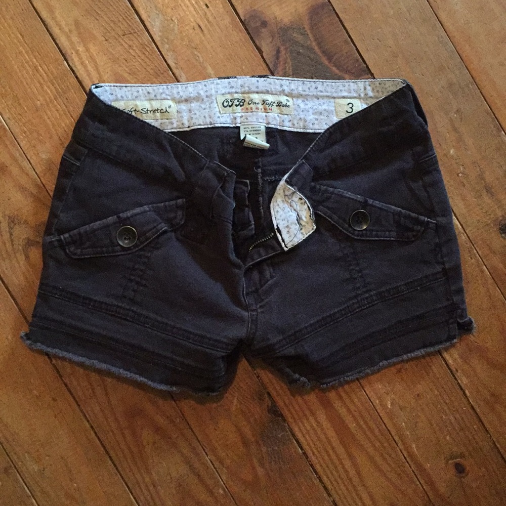 Black shorts. Size 3.